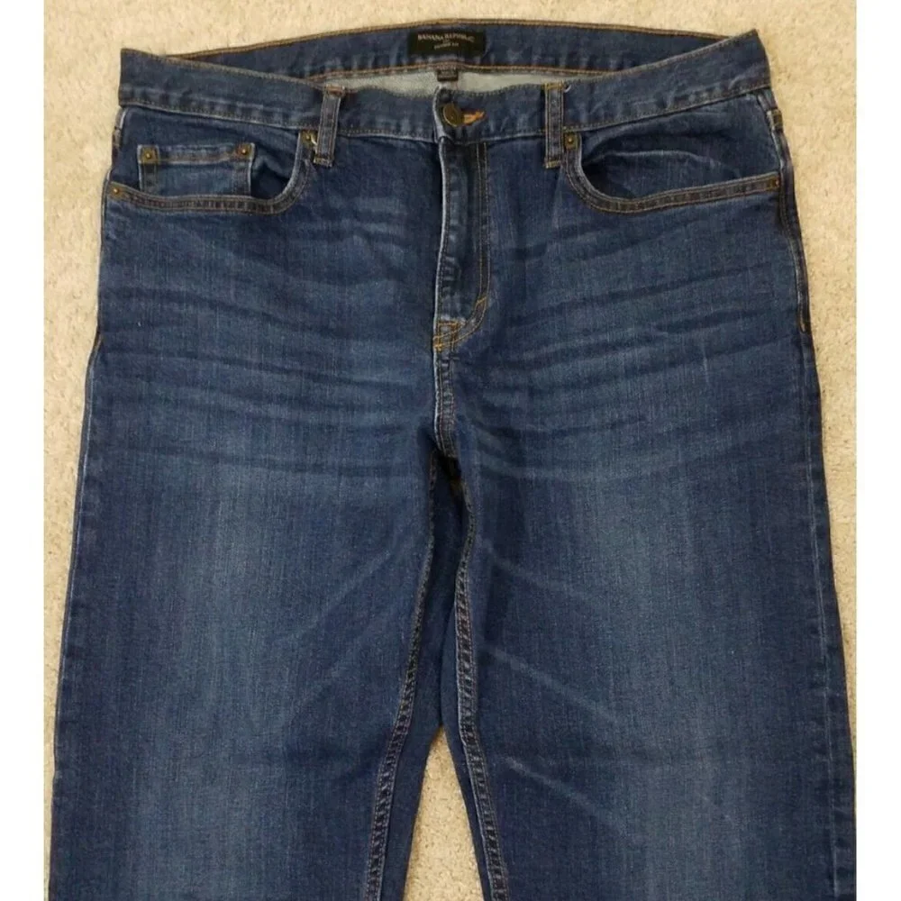 BANANA REPUBLIC ~Men's Size 36×34~Blue Denim Straight Fit Jeans.